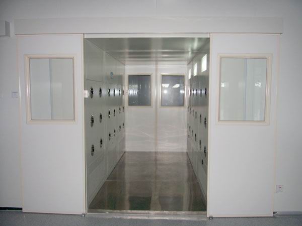 潔凈工程中的風(fēng)淋室要如何安裝？潔凈工程中風(fēng)淋室有什么作用？